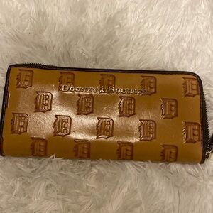 Dooney & Bourke Detroit Tigers Leather Zip Wallet